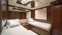 RED ANCHOR -  Twin Cabin